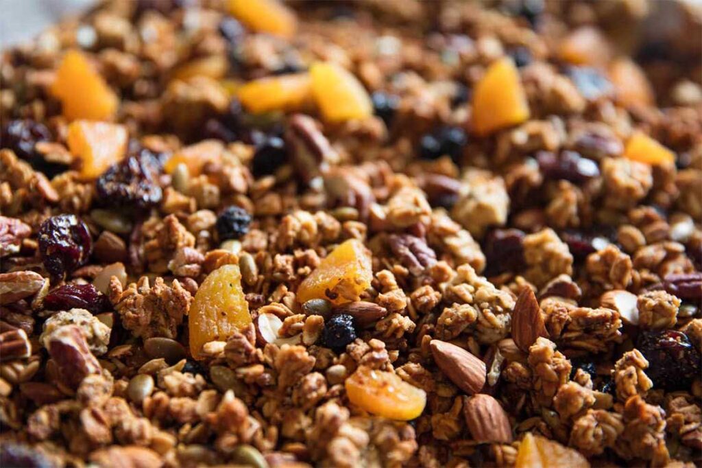 Granola thật với hạt nguyên chất không tẩm đường công nghiệp