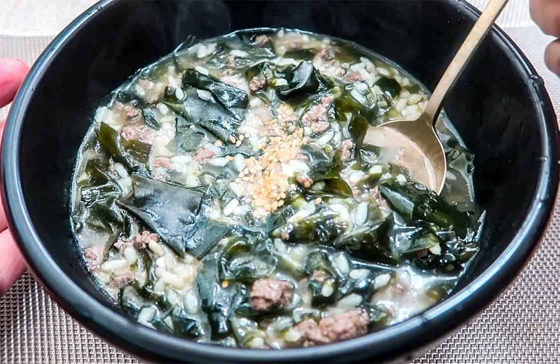 Yến mạch nguyên hạt nấu canh rong biển