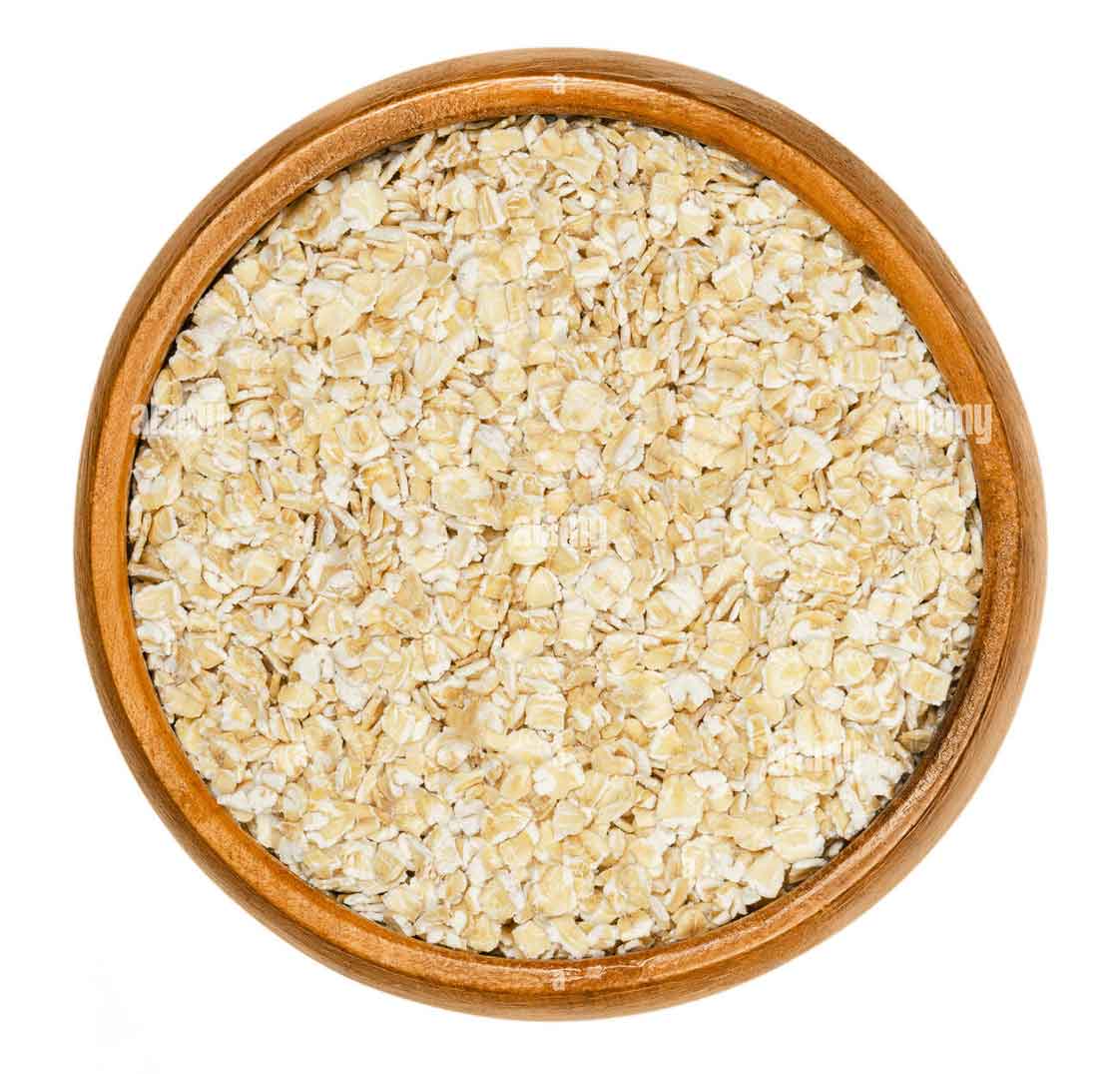 Yến mạch cán vỡ nguyên chất trong bát sứ trắng dùng cho bữa sáng healthy