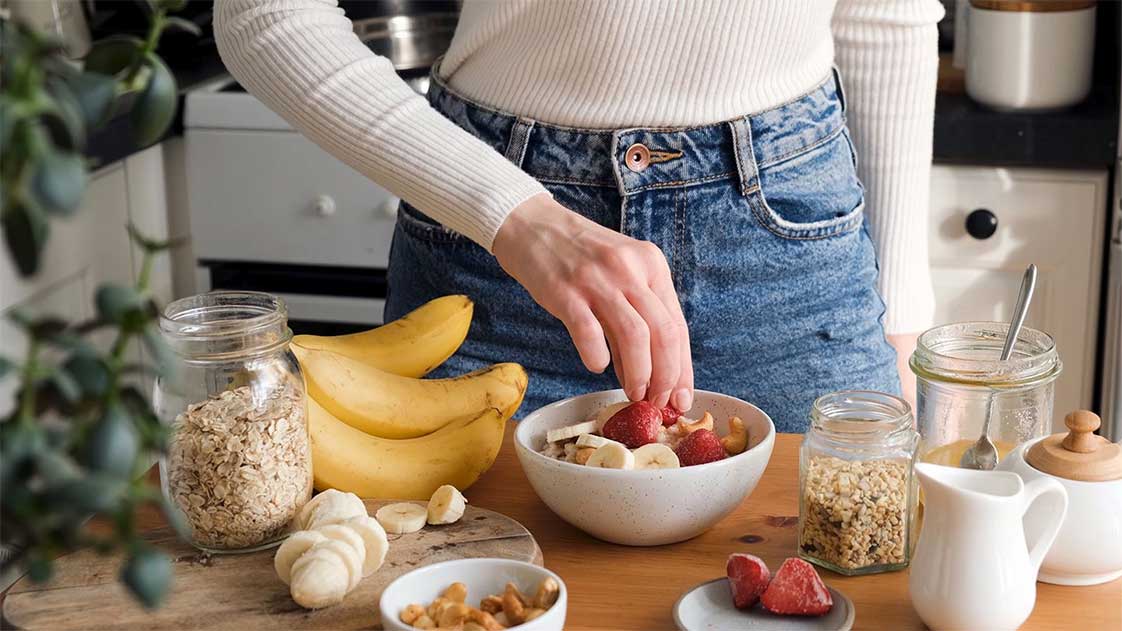 chế biến trước các món Yến mạch trước khi đến văn phòng làm việc