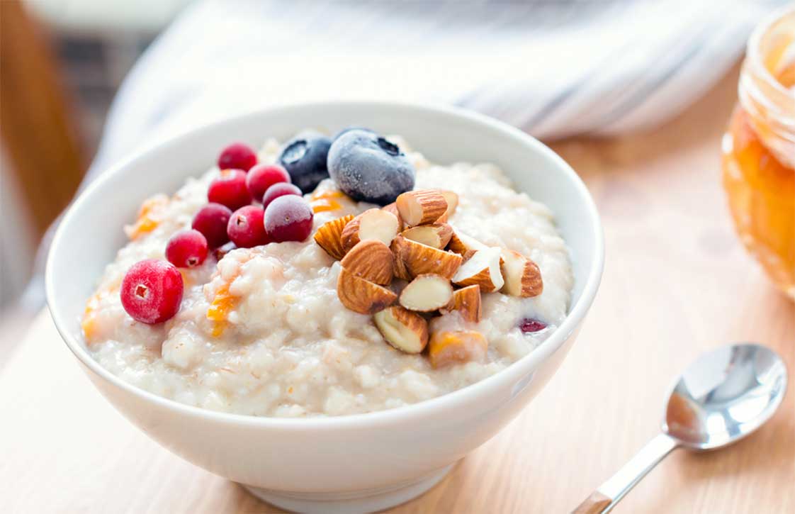 yến mạch ăn liền thơm ngon, đa dạng, phong phú, có thể mix với các loại hạt và trái cây